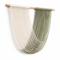 Décoration murale suspendue 100 x 120 cm en corde textile écru vert sauge avec barre en bois style bohème